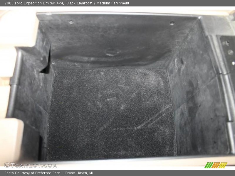 Black Clearcoat / Medium Parchment 2005 Ford Expedition Limited 4x4