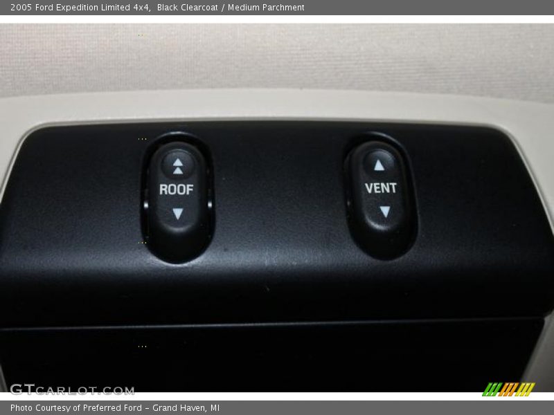 Black Clearcoat / Medium Parchment 2005 Ford Expedition Limited 4x4