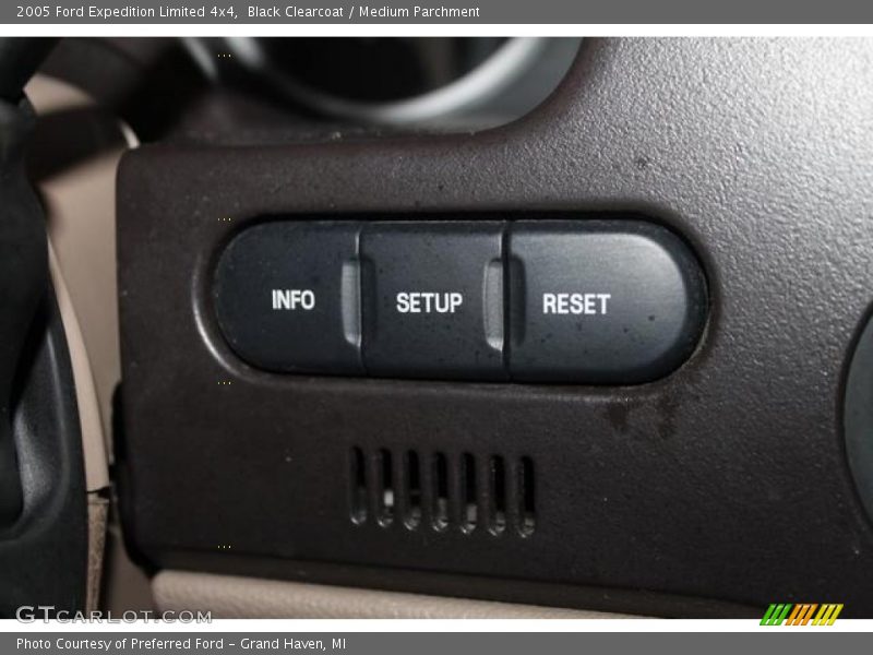 Black Clearcoat / Medium Parchment 2005 Ford Expedition Limited 4x4