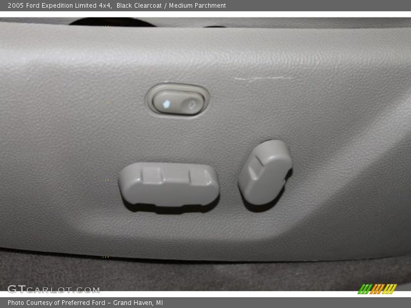 Black Clearcoat / Medium Parchment 2005 Ford Expedition Limited 4x4