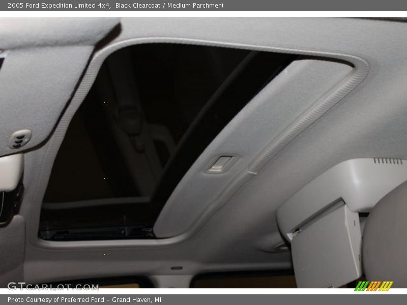 Black Clearcoat / Medium Parchment 2005 Ford Expedition Limited 4x4