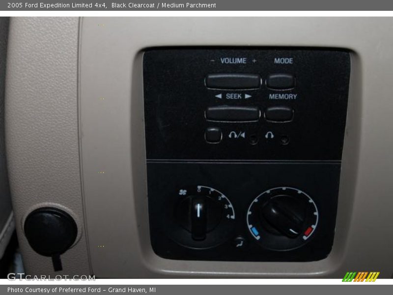Black Clearcoat / Medium Parchment 2005 Ford Expedition Limited 4x4