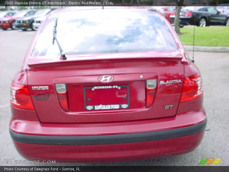 Electric Red Metallic / Gray 2005 Hyundai Elantra GT Hatchback