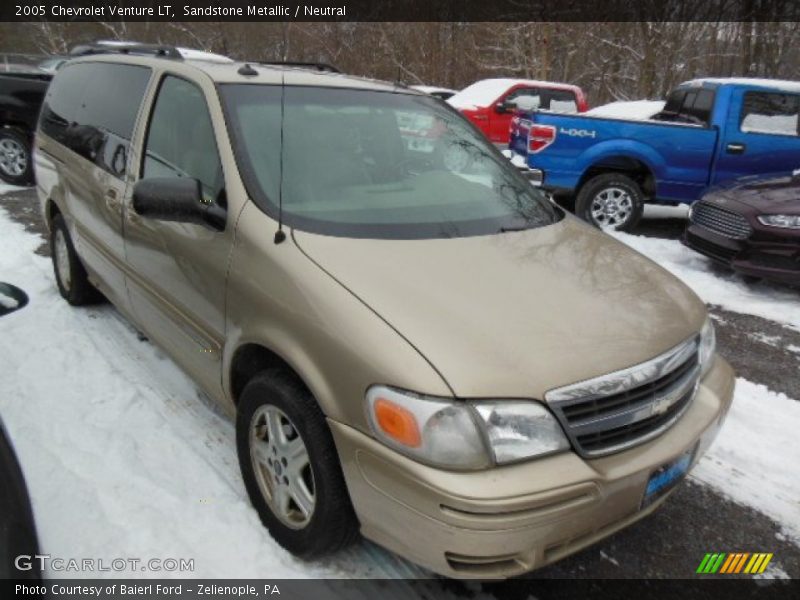 Front 3/4 View of 2005 Venture LT