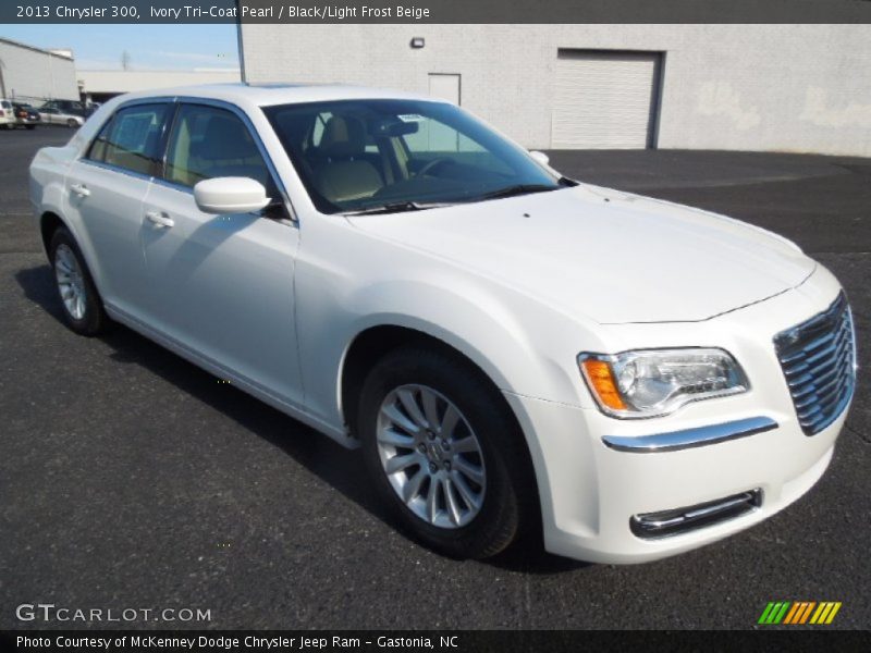 Ivory Tri-Coat Pearl / Black/Light Frost Beige 2013 Chrysler 300