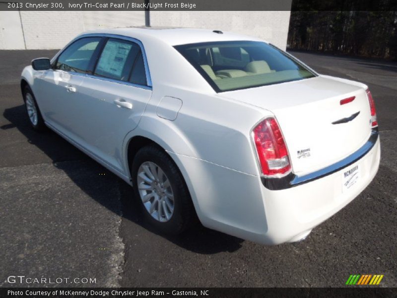 Ivory Tri-Coat Pearl / Black/Light Frost Beige 2013 Chrysler 300