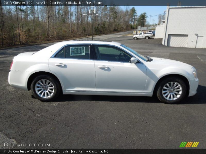 Ivory Tri-Coat Pearl / Black/Light Frost Beige 2013 Chrysler 300