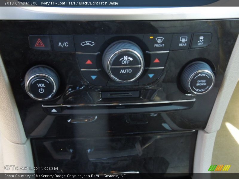 Ivory Tri-Coat Pearl / Black/Light Frost Beige 2013 Chrysler 300