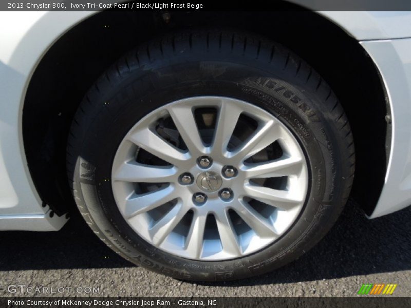 Ivory Tri-Coat Pearl / Black/Light Frost Beige 2013 Chrysler 300