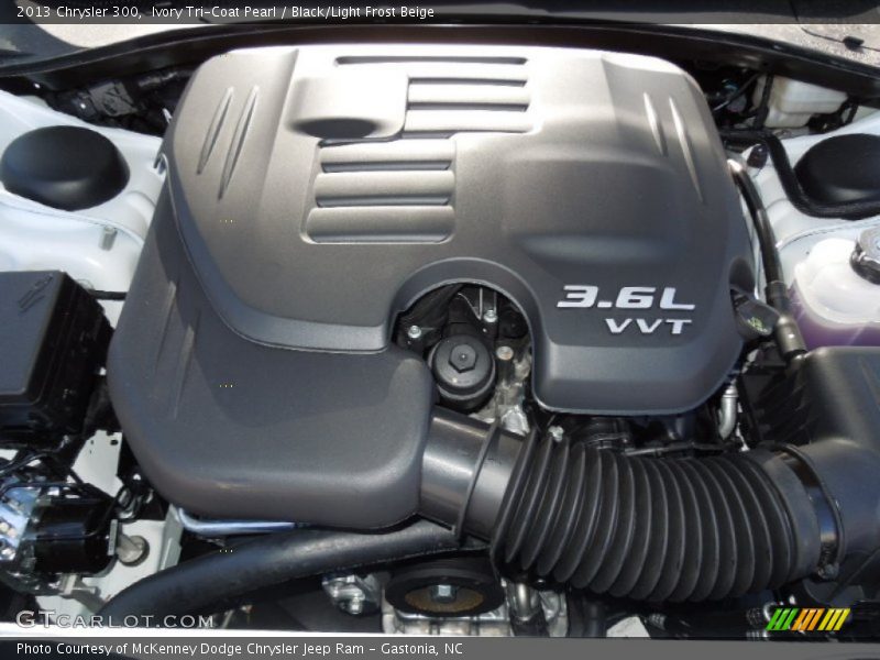 Ivory Tri-Coat Pearl / Black/Light Frost Beige 2013 Chrysler 300