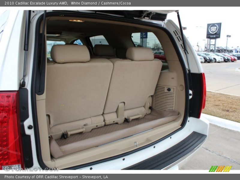 White Diamond / Cashmere/Cocoa 2010 Cadillac Escalade Luxury AWD
