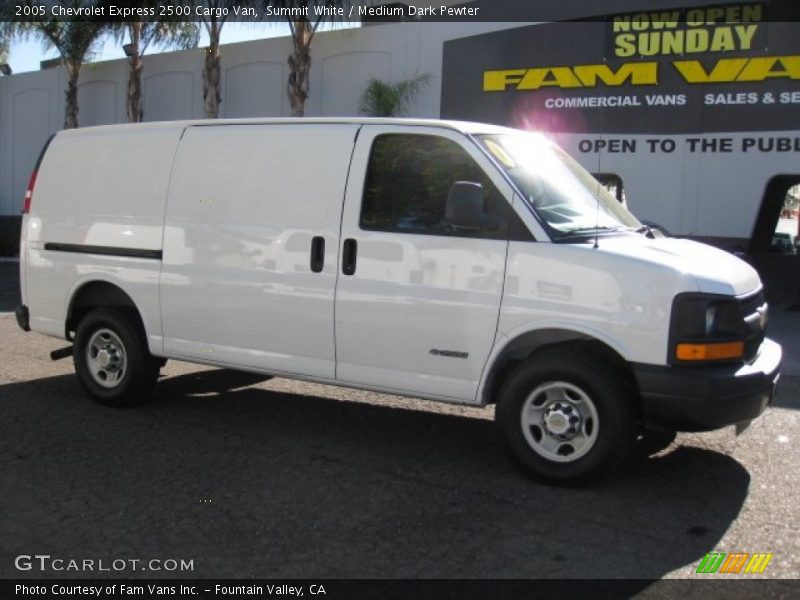 Summit White / Medium Dark Pewter 2005 Chevrolet Express 2500 Cargo Van