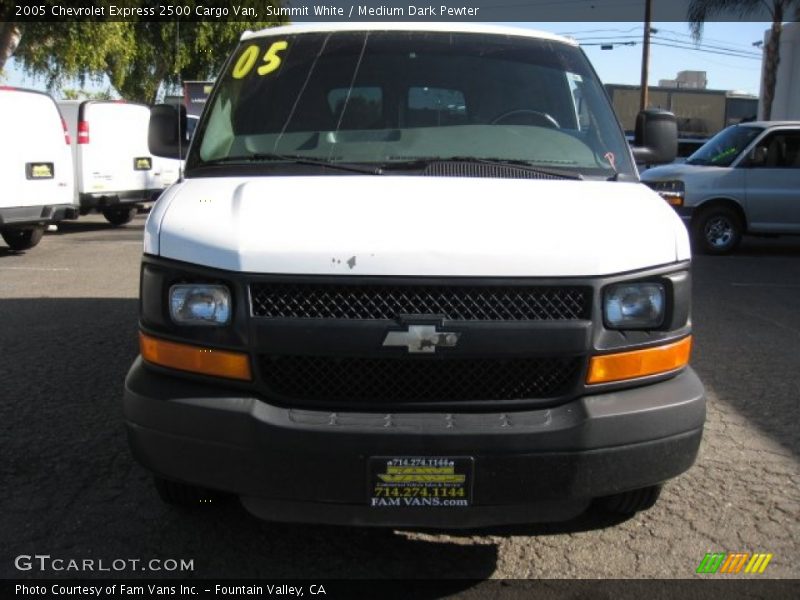 Summit White / Medium Dark Pewter 2005 Chevrolet Express 2500 Cargo Van
