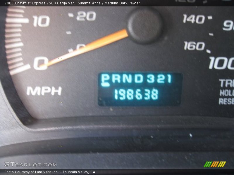 Summit White / Medium Dark Pewter 2005 Chevrolet Express 2500 Cargo Van