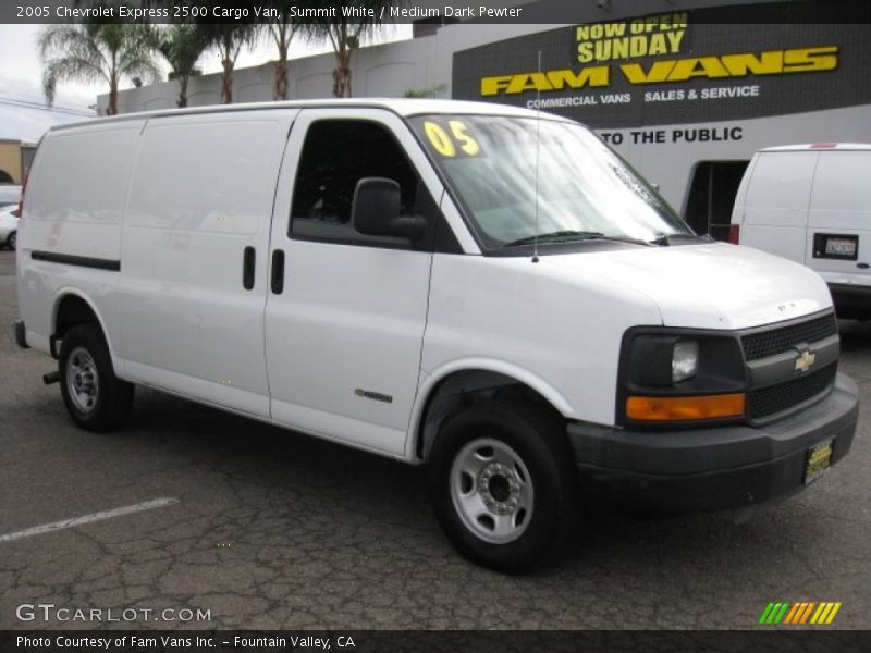 Summit White / Medium Dark Pewter 2005 Chevrolet Express 2500 Cargo Van