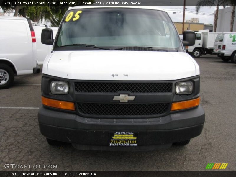 Summit White / Medium Dark Pewter 2005 Chevrolet Express 2500 Cargo Van