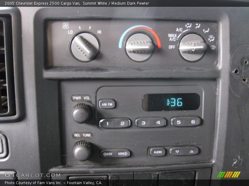 Summit White / Medium Dark Pewter 2005 Chevrolet Express 2500 Cargo Van