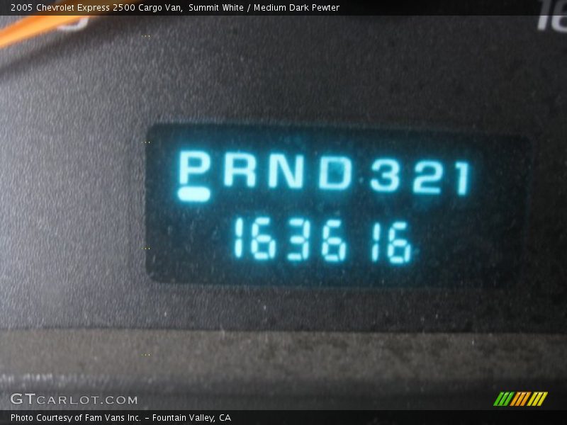 Summit White / Medium Dark Pewter 2005 Chevrolet Express 2500 Cargo Van
