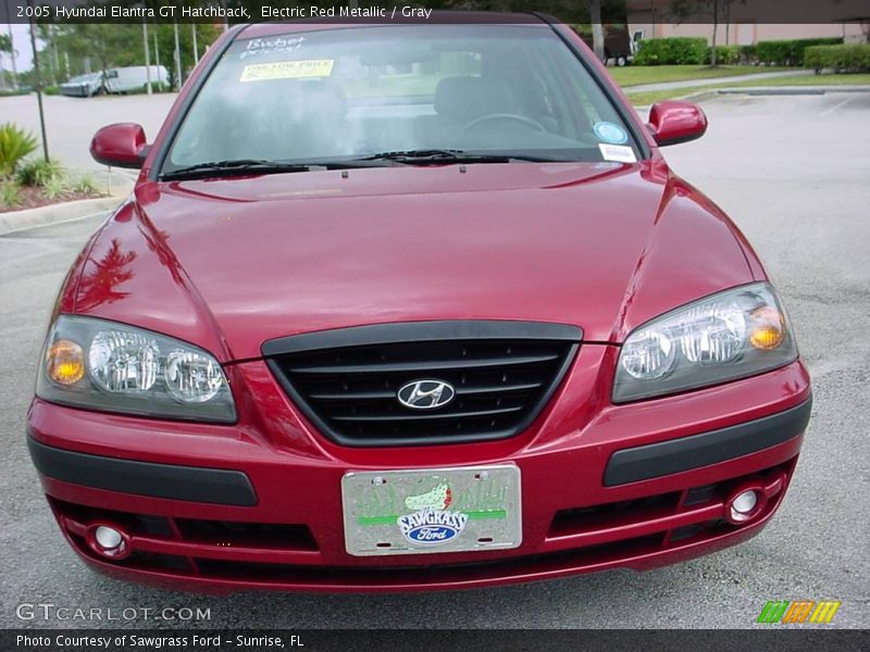 Electric Red Metallic / Gray 2005 Hyundai Elantra GT Hatchback