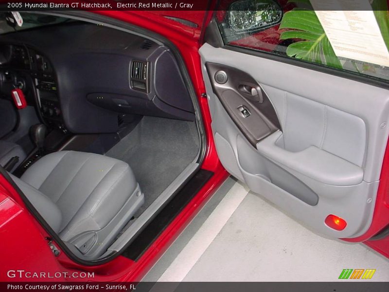Electric Red Metallic / Gray 2005 Hyundai Elantra GT Hatchback