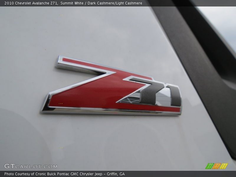 Summit White / Dark Cashmere/Light Cashmere 2010 Chevrolet Avalanche Z71