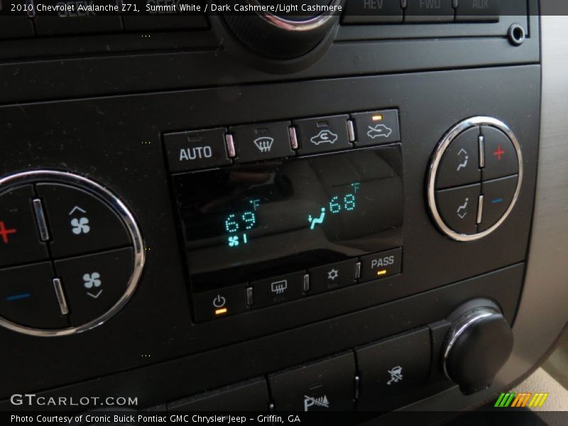 Summit White / Dark Cashmere/Light Cashmere 2010 Chevrolet Avalanche Z71