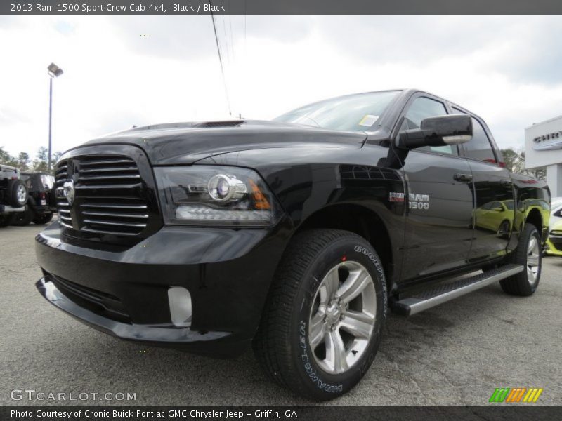 Front 3/4 View of 2013 1500 Sport Crew Cab 4x4