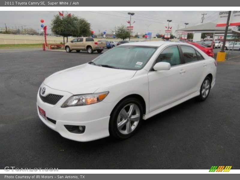 Super White / Ash 2011 Toyota Camry SE