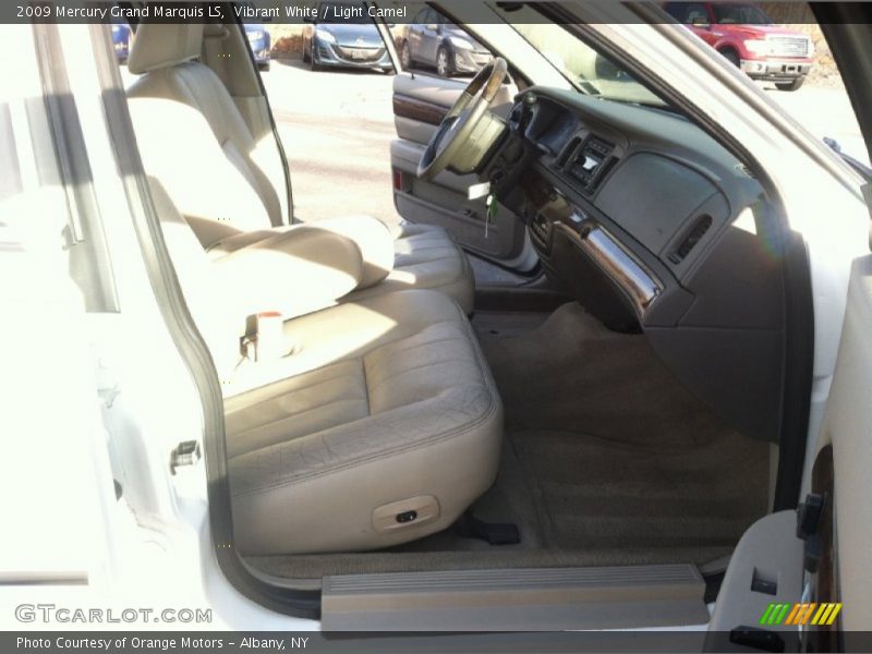 Vibrant White / Light Camel 2009 Mercury Grand Marquis LS