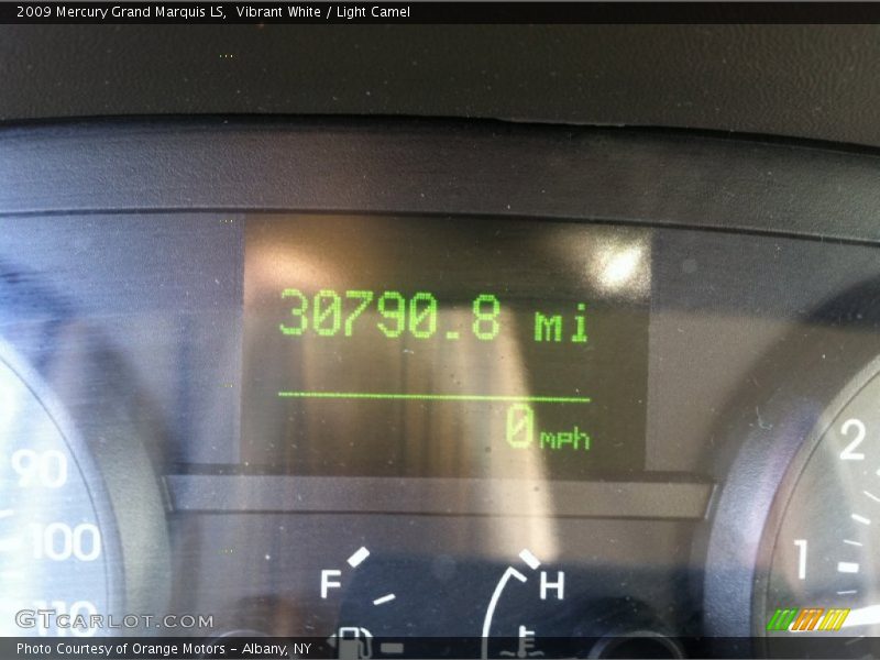 Vibrant White / Light Camel 2009 Mercury Grand Marquis LS