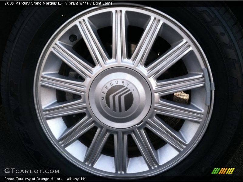 Vibrant White / Light Camel 2009 Mercury Grand Marquis LS