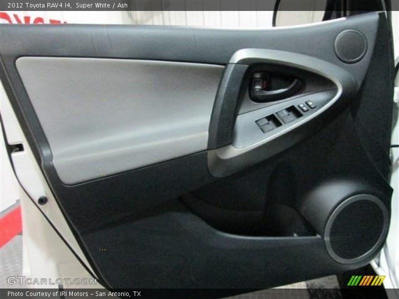 Super White / Ash 2012 Toyota RAV4 I4