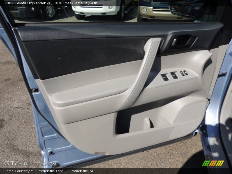 Door Panel of 2009 Highlander V6