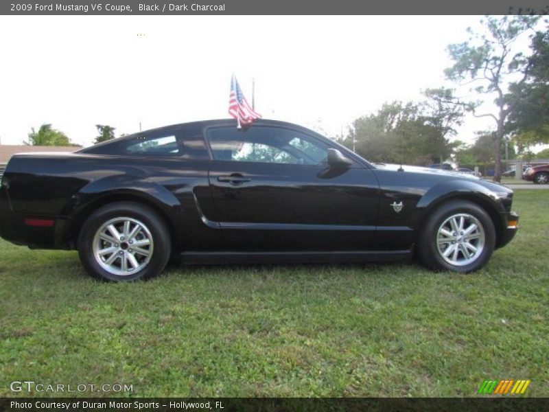 Black / Dark Charcoal 2009 Ford Mustang V6 Coupe