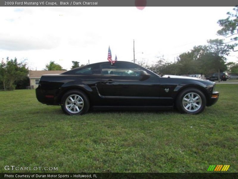 Black / Dark Charcoal 2009 Ford Mustang V6 Coupe