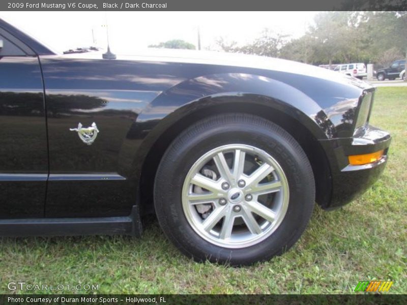 Black / Dark Charcoal 2009 Ford Mustang V6 Coupe