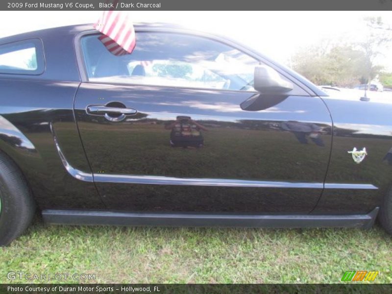 Black / Dark Charcoal 2009 Ford Mustang V6 Coupe