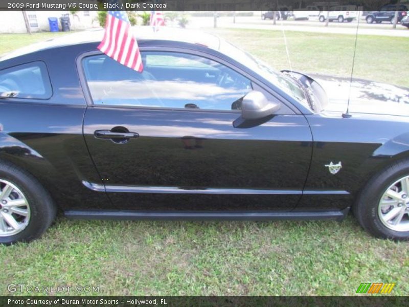 Black / Dark Charcoal 2009 Ford Mustang V6 Coupe