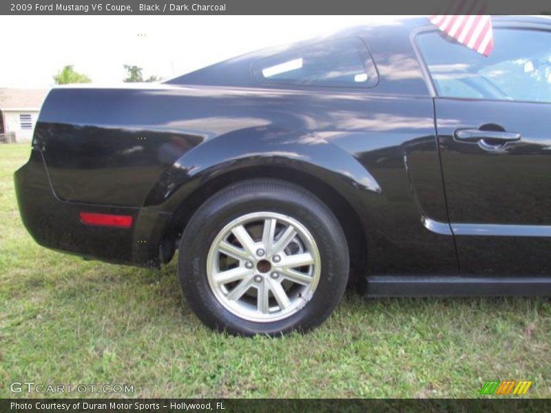 Black / Dark Charcoal 2009 Ford Mustang V6 Coupe