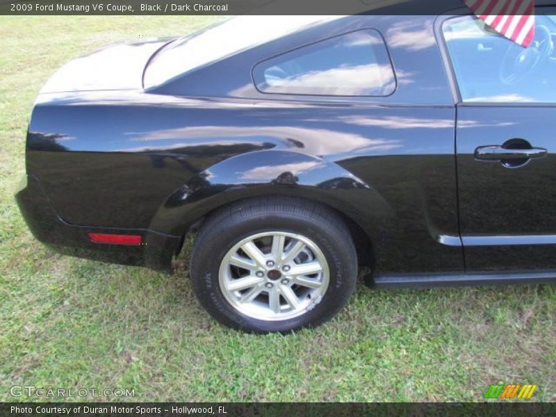 Black / Dark Charcoal 2009 Ford Mustang V6 Coupe