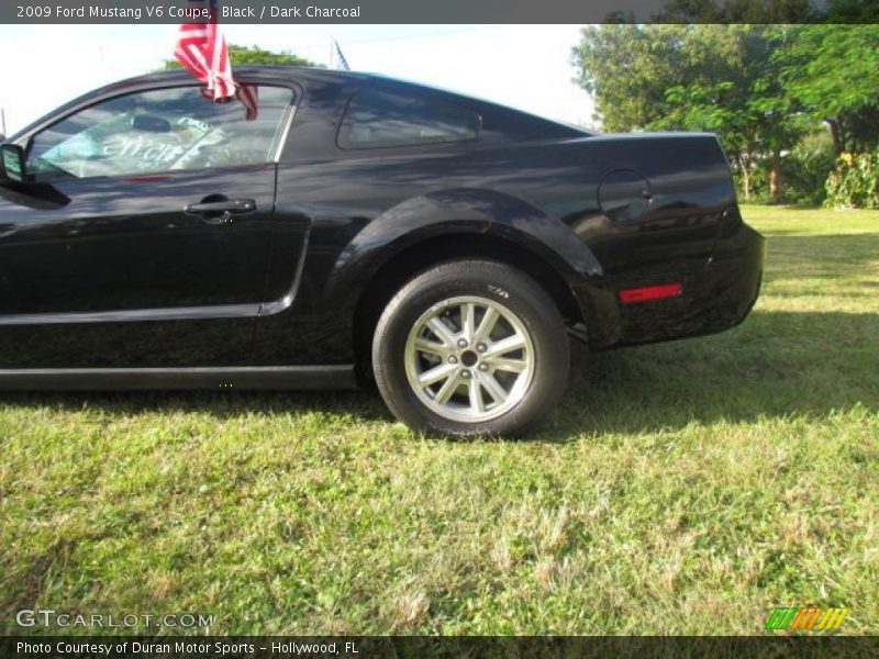 Black / Dark Charcoal 2009 Ford Mustang V6 Coupe