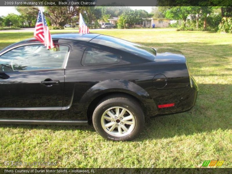 Black / Dark Charcoal 2009 Ford Mustang V6 Coupe