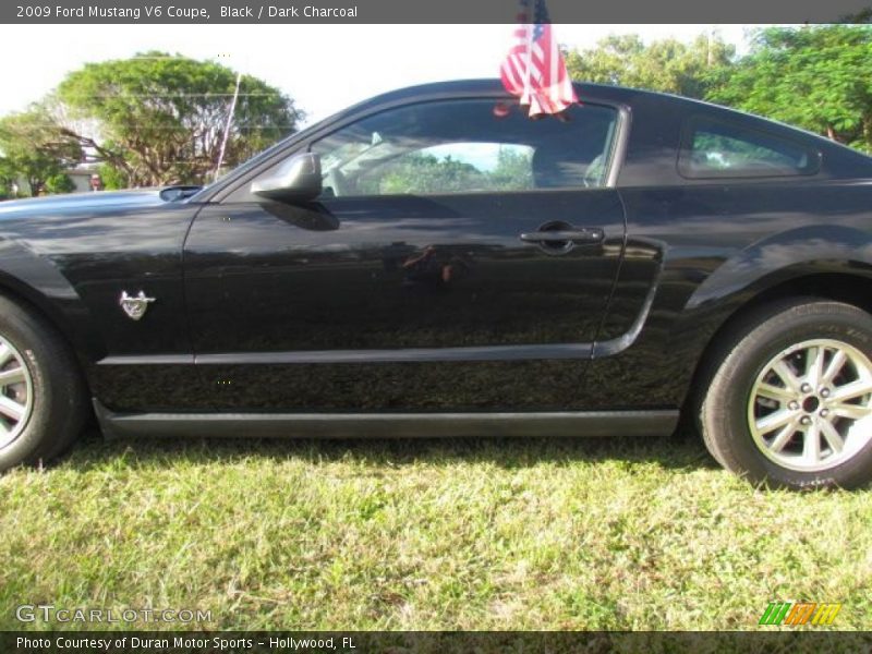 Black / Dark Charcoal 2009 Ford Mustang V6 Coupe