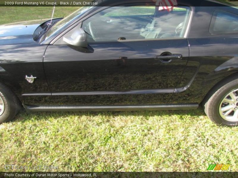 Black / Dark Charcoal 2009 Ford Mustang V6 Coupe