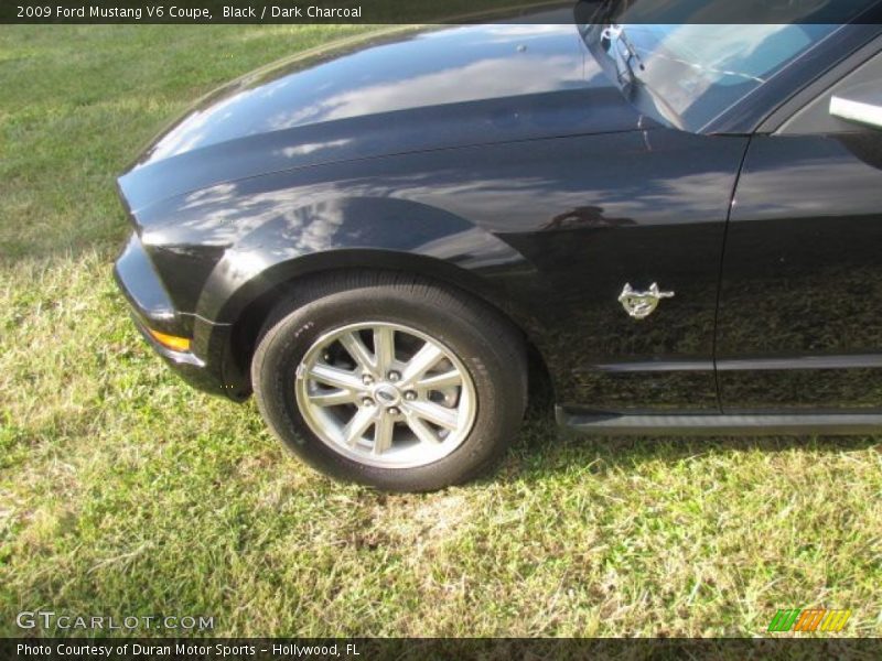 Black / Dark Charcoal 2009 Ford Mustang V6 Coupe