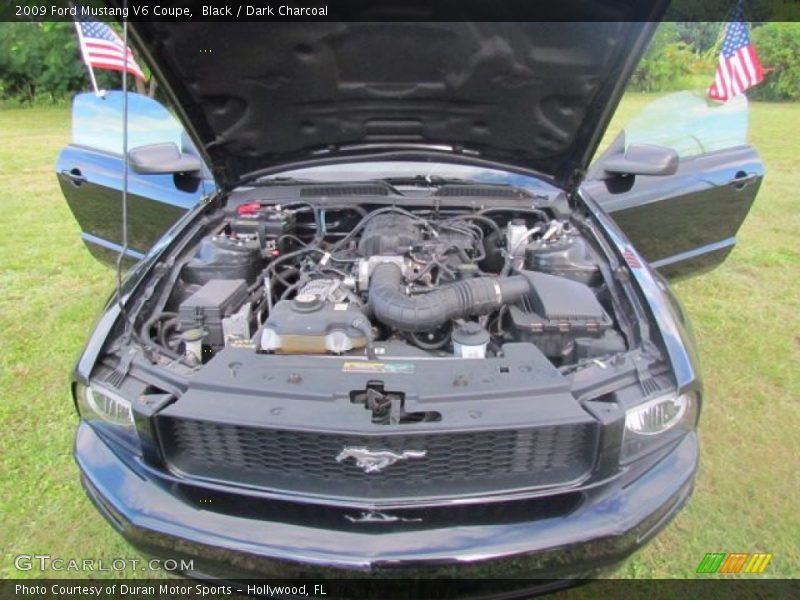 Black / Dark Charcoal 2009 Ford Mustang V6 Coupe
