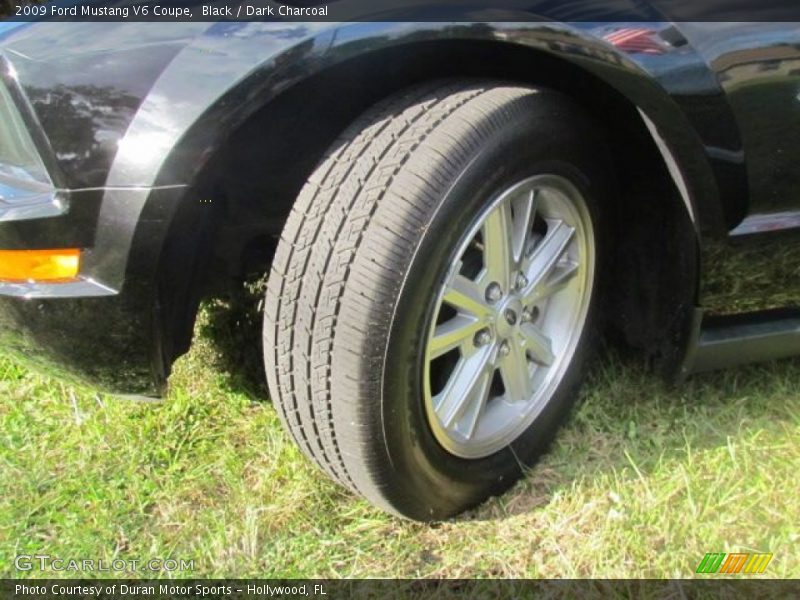 Black / Dark Charcoal 2009 Ford Mustang V6 Coupe