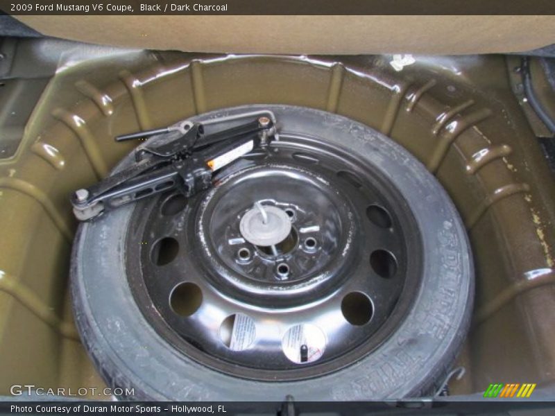 Black / Dark Charcoal 2009 Ford Mustang V6 Coupe