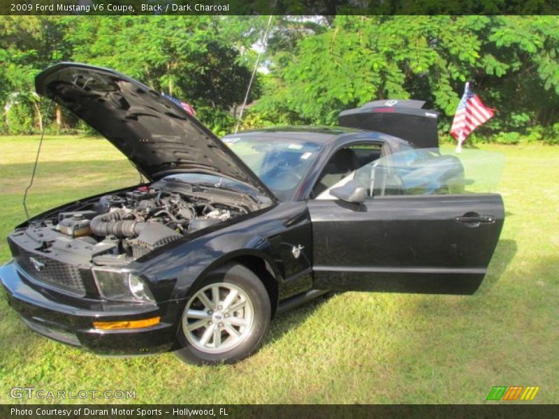 Black / Dark Charcoal 2009 Ford Mustang V6 Coupe