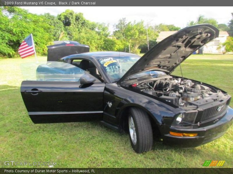 Black / Dark Charcoal 2009 Ford Mustang V6 Coupe
